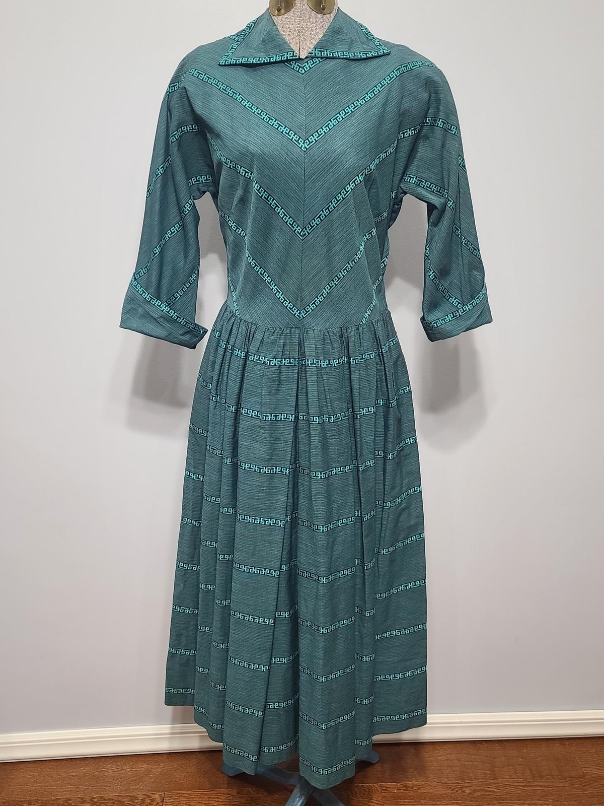 Vintage 1940s 1950s Teal Green Stripe Design Dress Bob Low (B-34&Prime; W-27&Prime;)