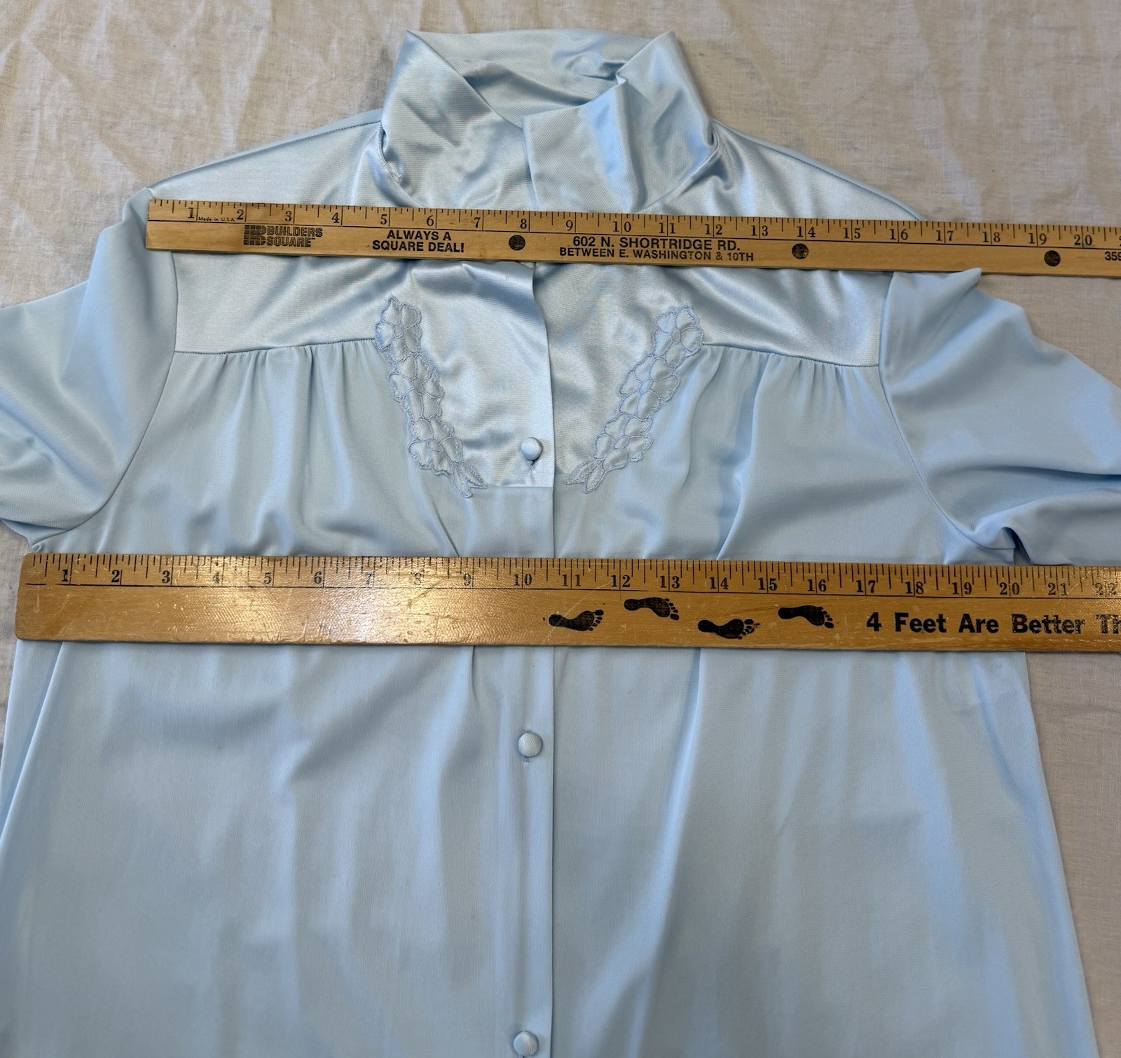 VTG VANITY FAIR Robe Gown Sz M Powder Blue ¾ Sleeves Button Front Nylon/Amtron