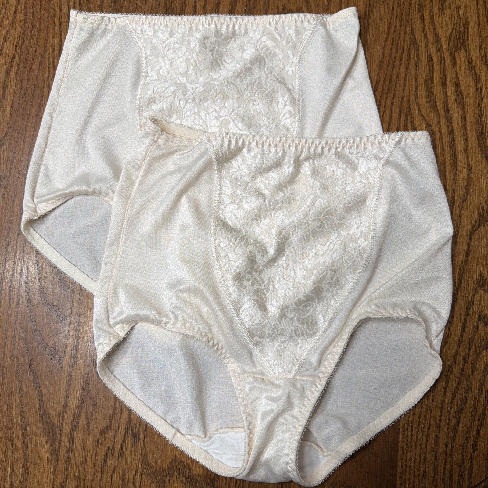 VTG (2 Pair) Bali Nude Tummy Solutions Briefs M Smoothing Panties 8372 Underwear