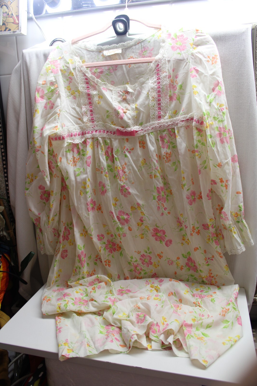 BARBIZON FEATHAIRE LONG NIGHTGOWN IVORY LACE & PINTUCKING Pink Ribbon YOKE VTG M