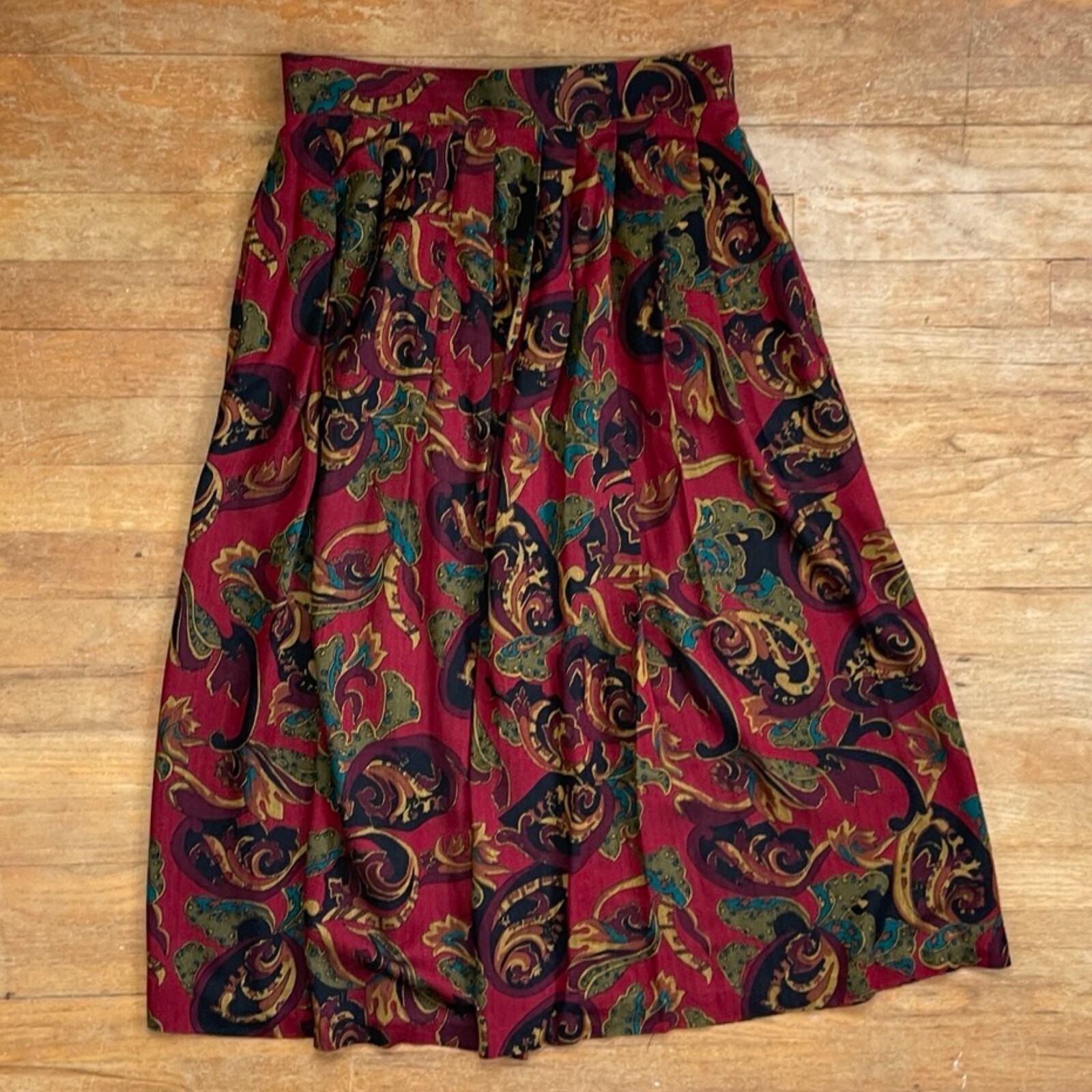 Vintage Pleated Paisley Skirt Size L/XL 31-33&Prime; Waist 1980s Herringbone Rayon Poc