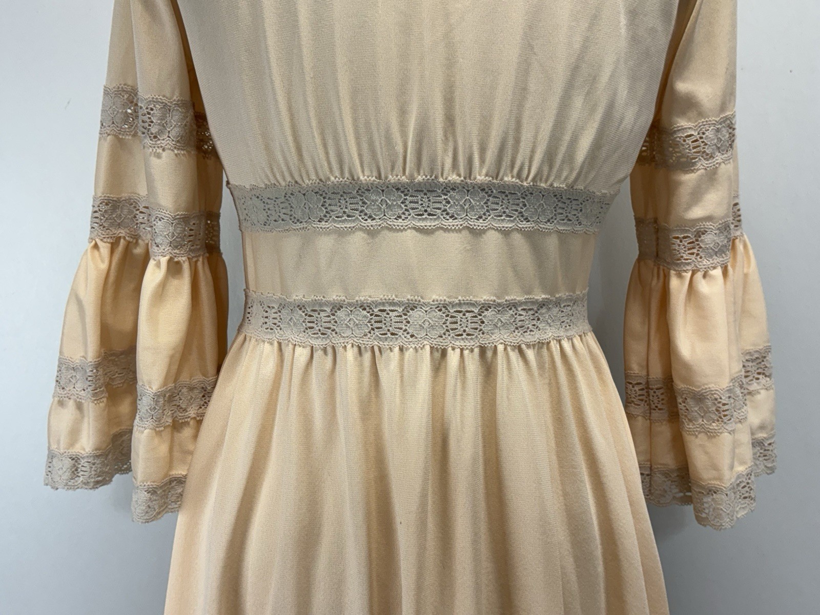 Vtg Sears Robe Dressing Gown Women’s Soft Peach 70s Empire Neckline Romantic