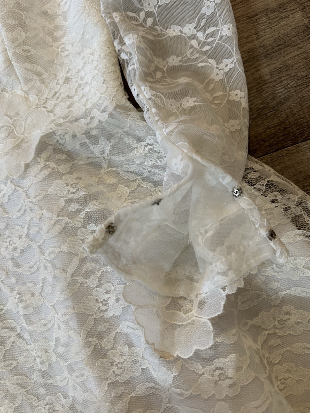 Vintage Wedding Dress Gown S White Chantilly Lace Long Sleeve Fitted Train Veil