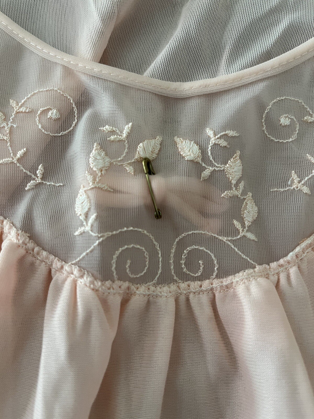 LORRAINE Peach Sleeveless Embroidered Floral Lace Neck Nightie Nightgown S VTG