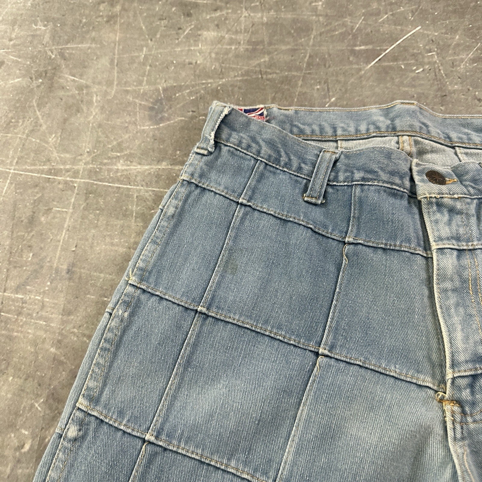 Vintage &rsquo;70s Brittania Patchwork Light Wash Bellbottom Boho Flare Jeans 33 Waist