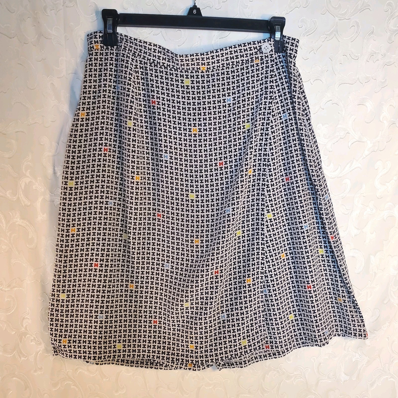 Halston Lifestyle Silk Skort Size 12, Approx. 29in waist, fun playful chic