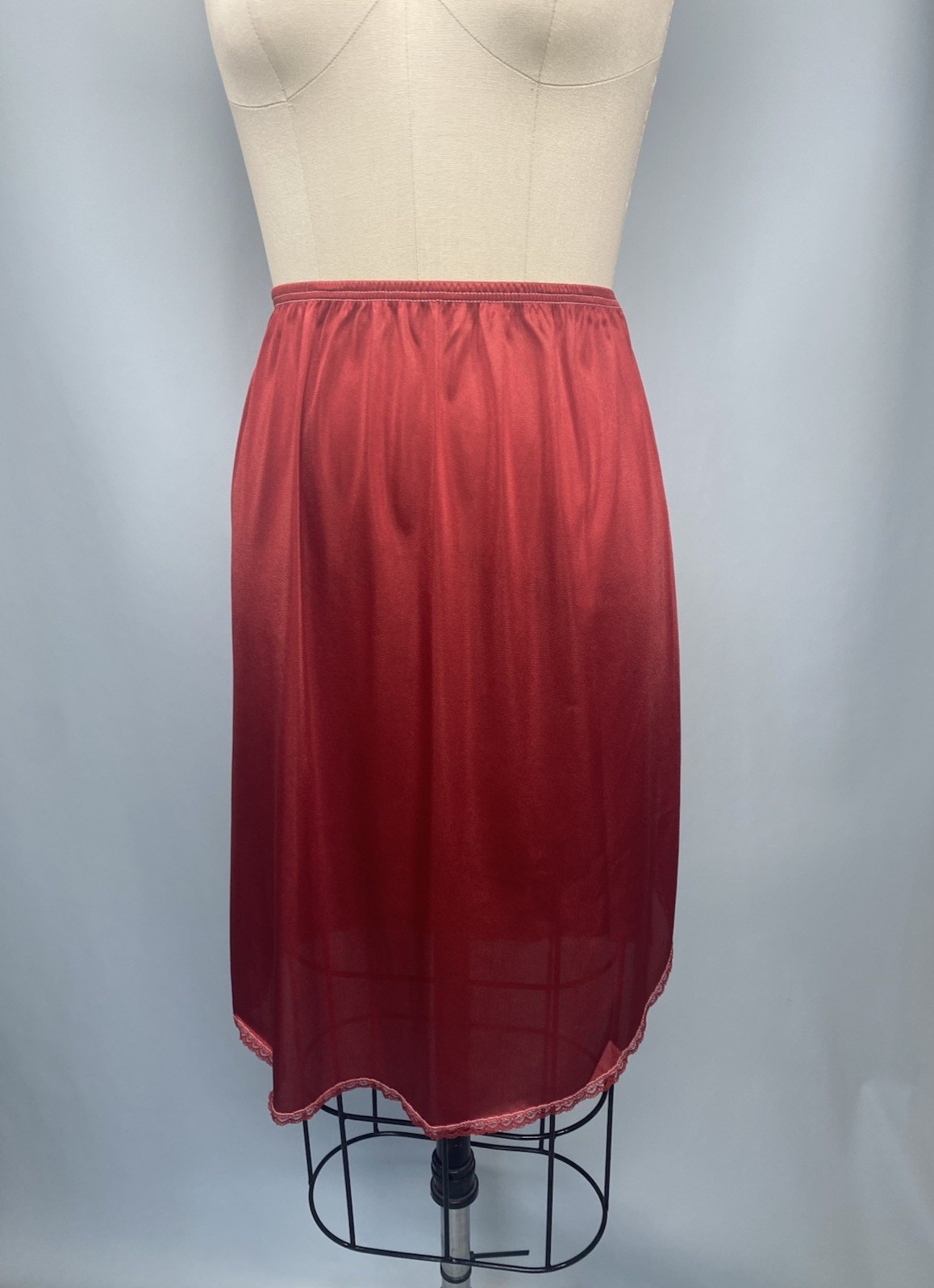 Vintage Half Slip SIZE SMALL long length 22&Prime; classic red nylon VASSARETTE