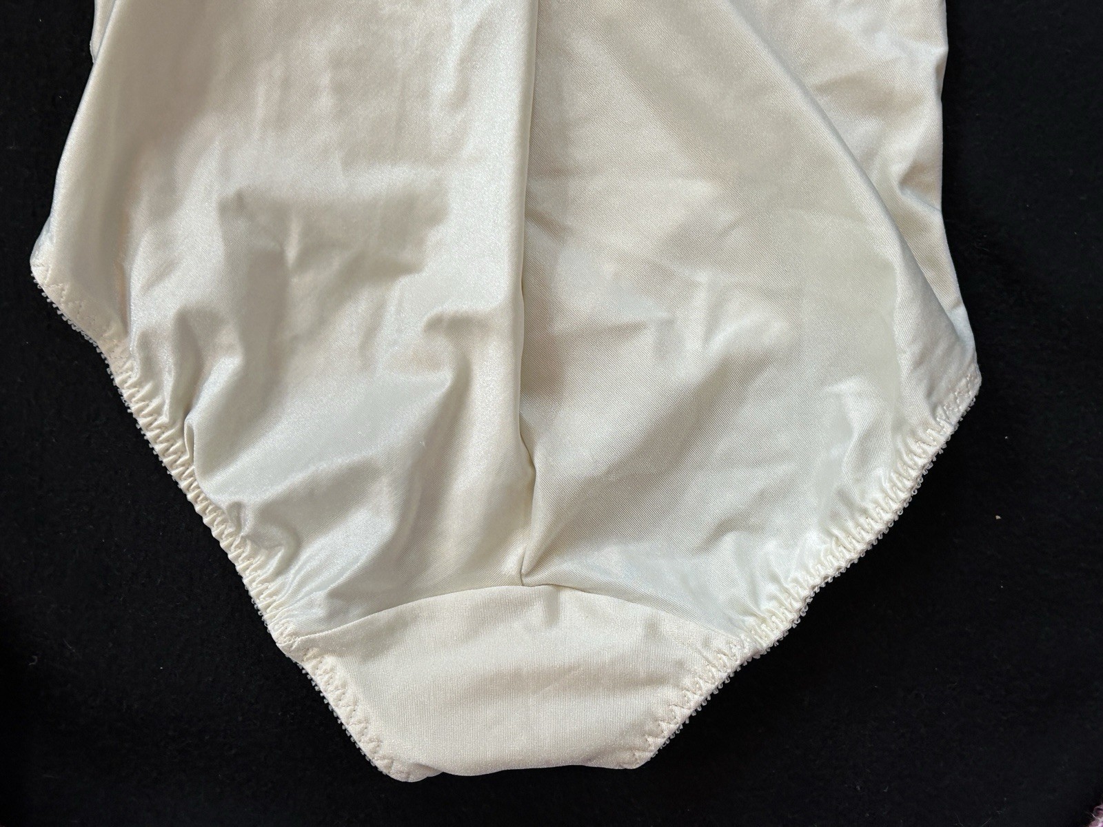 Vtg CROWN-ETTE 7917 Satin Lace Underwire Teddy Bodysuit Shapewear 38B Ivory
