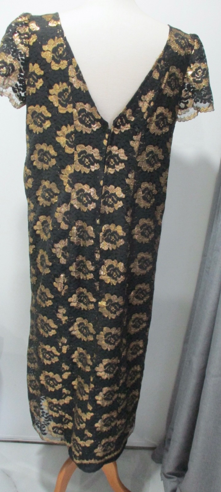 GORGEOUS VINTAGE DRESS 100% POLYESTER IN FLORAL LACE PRINT BLACK & GOLD X-LARGE!
