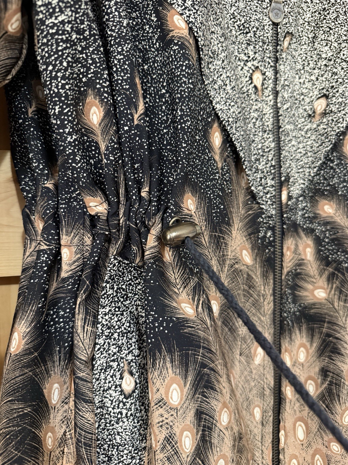 VTG Black & Gold Peacock Feather Full Zip Jacket Womens XL Waist Drawstring