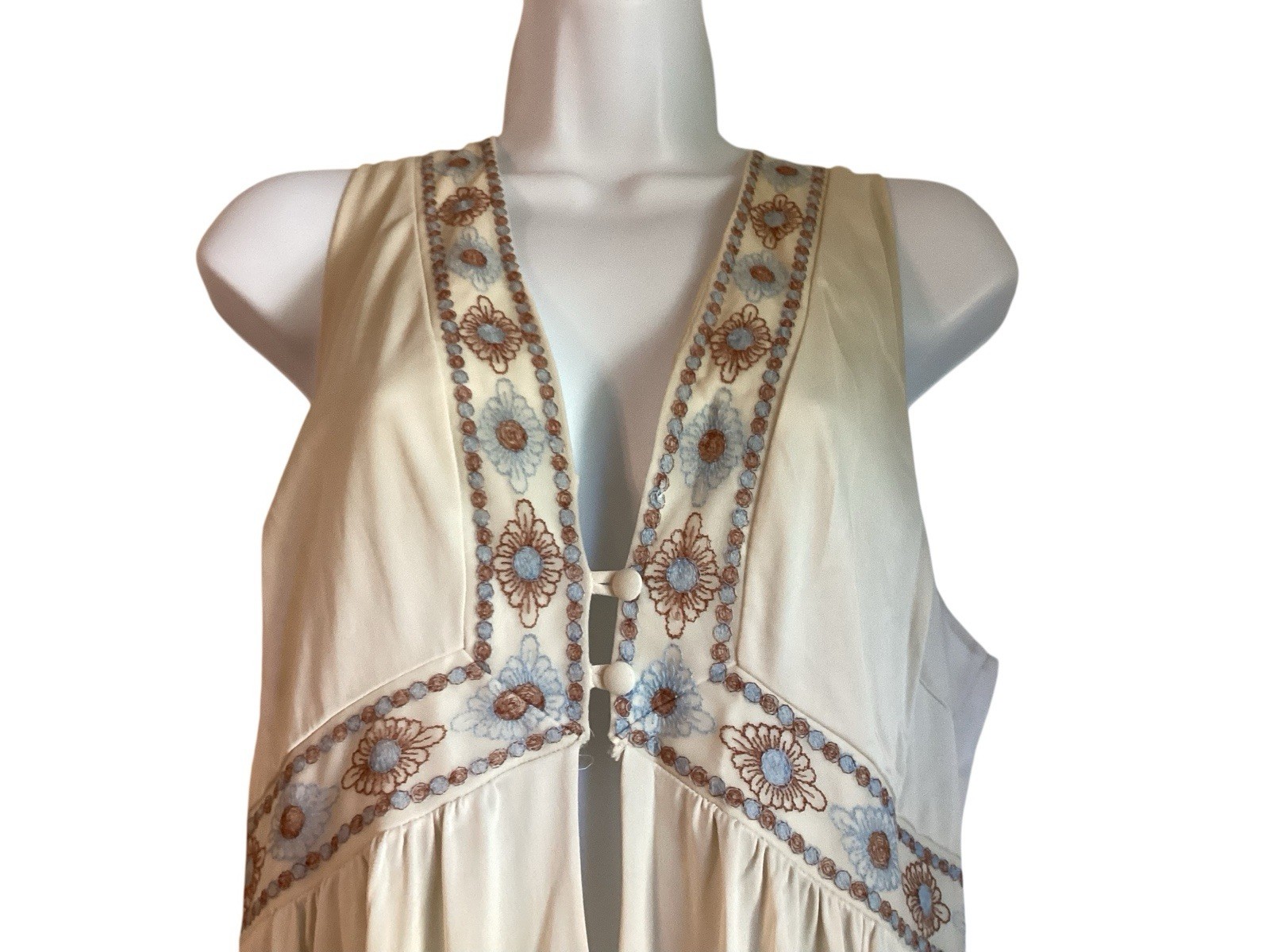 Vintage Silky Beige 100% NYLON & LACE Slip Nightgown Negligee Embroidered Med