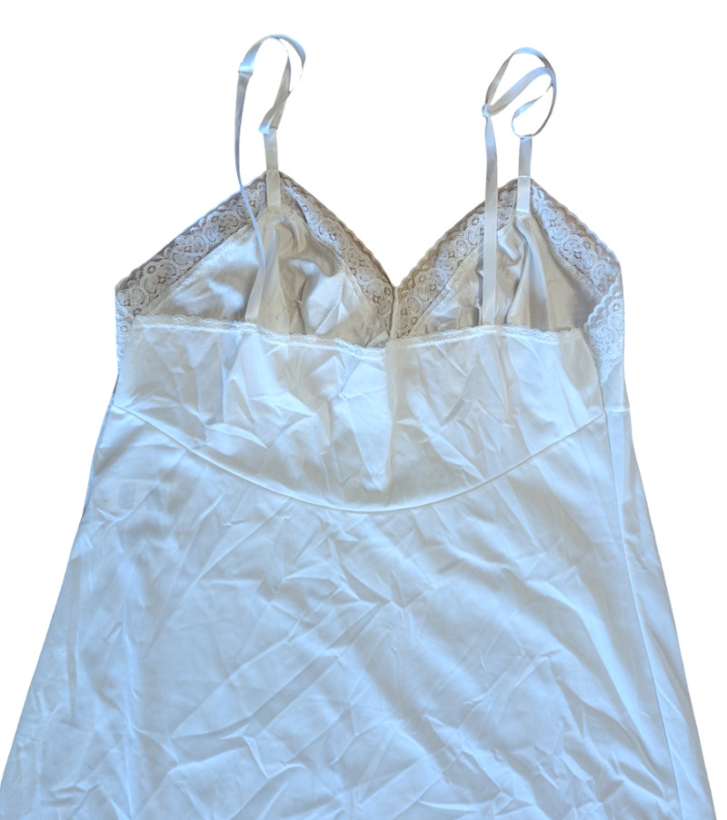 Vanity Fair White Nylon Full Slip Lace Trim Style 10-103 Size 36/42 M/L 22&Prime; Long