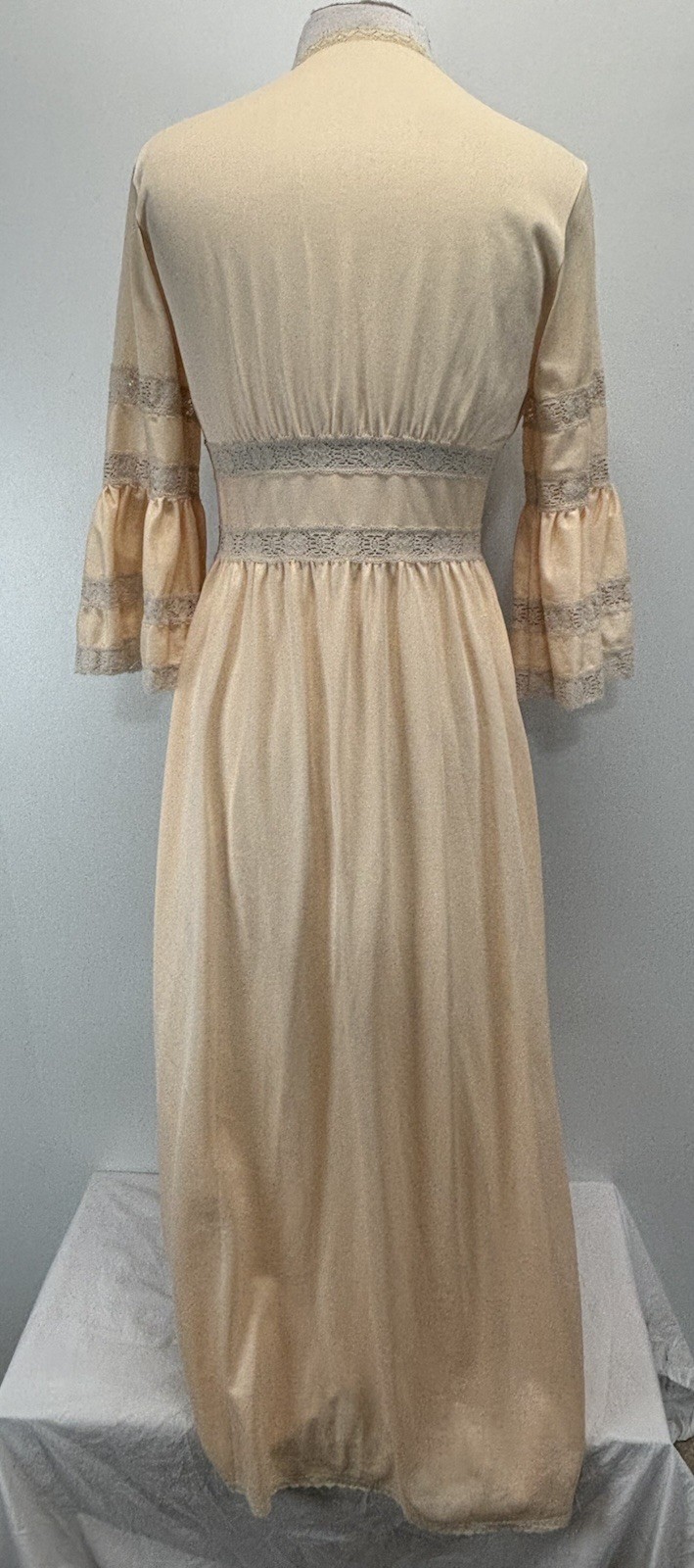 Vtg Sears Robe Dressing Gown Women’s Soft Peach 70s Empire Neckline Romantic
