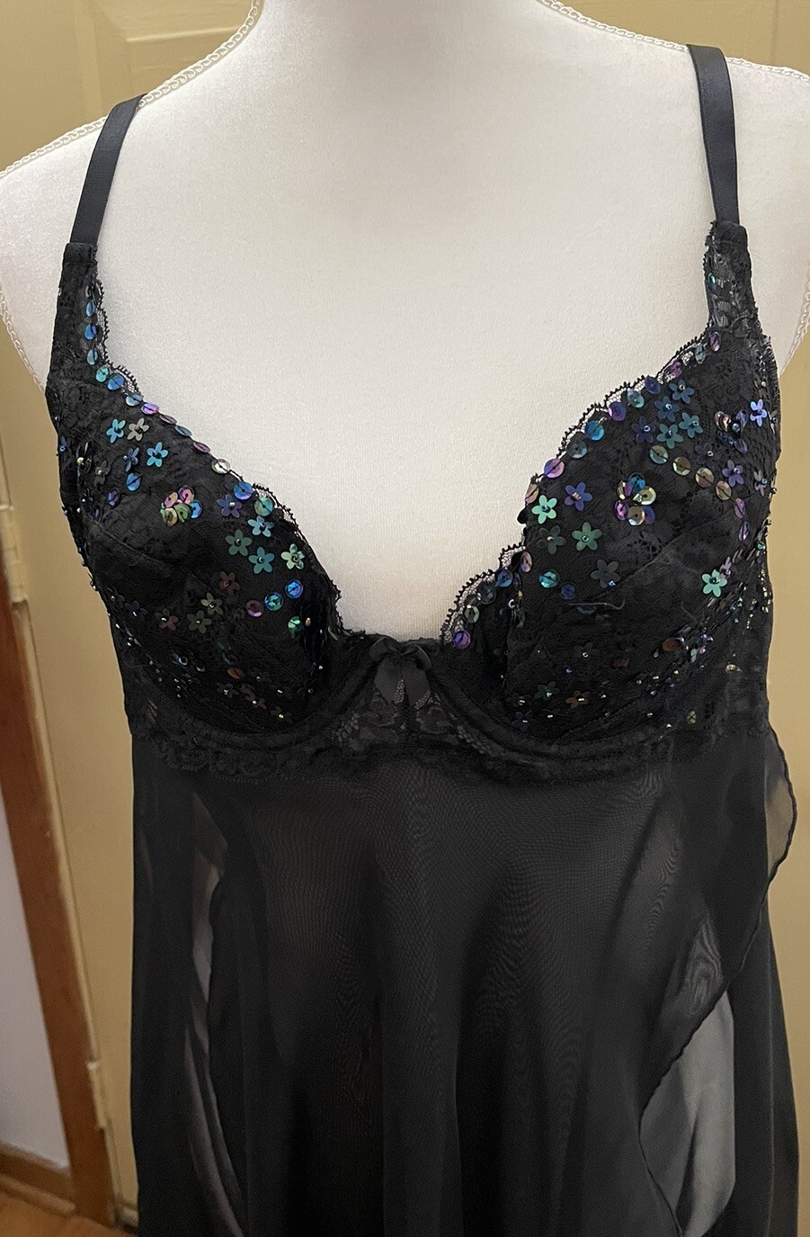 Intimate Attitudes Negligée Black Sheer Lace Sequins Built In Bra size 1X