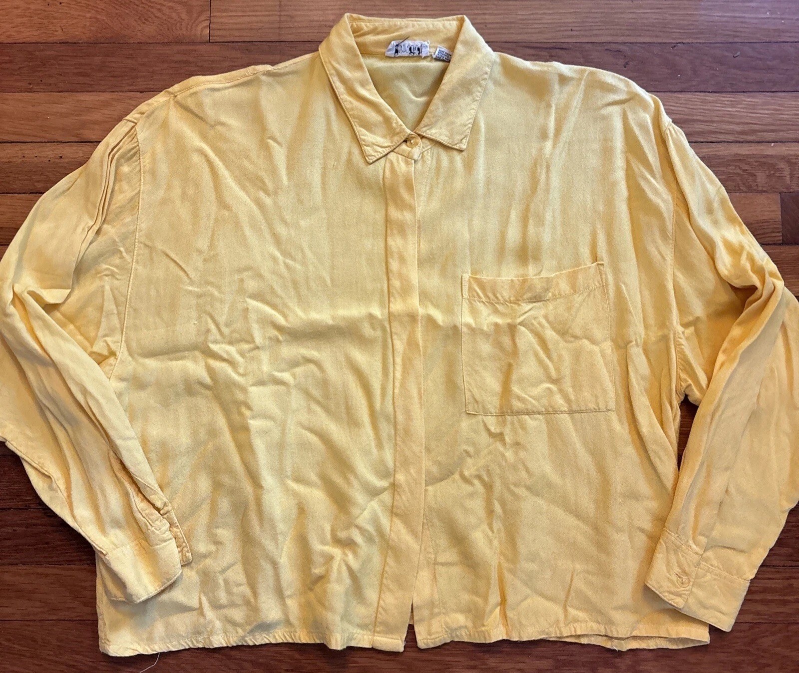 VTG Entity Women&rsquo;s 42 Yellow Button Down Long Sleeved Pocket Blouse