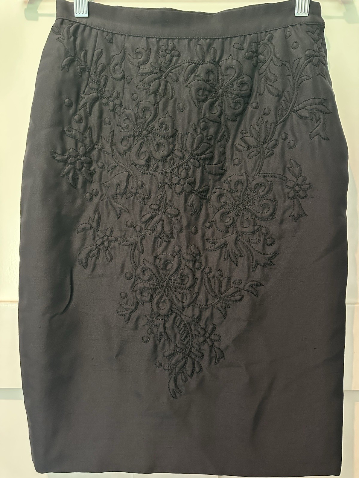 Vtg Valentino Boutique Black Silk Embroidered Pencil Skirt 80s90s Couture Detail