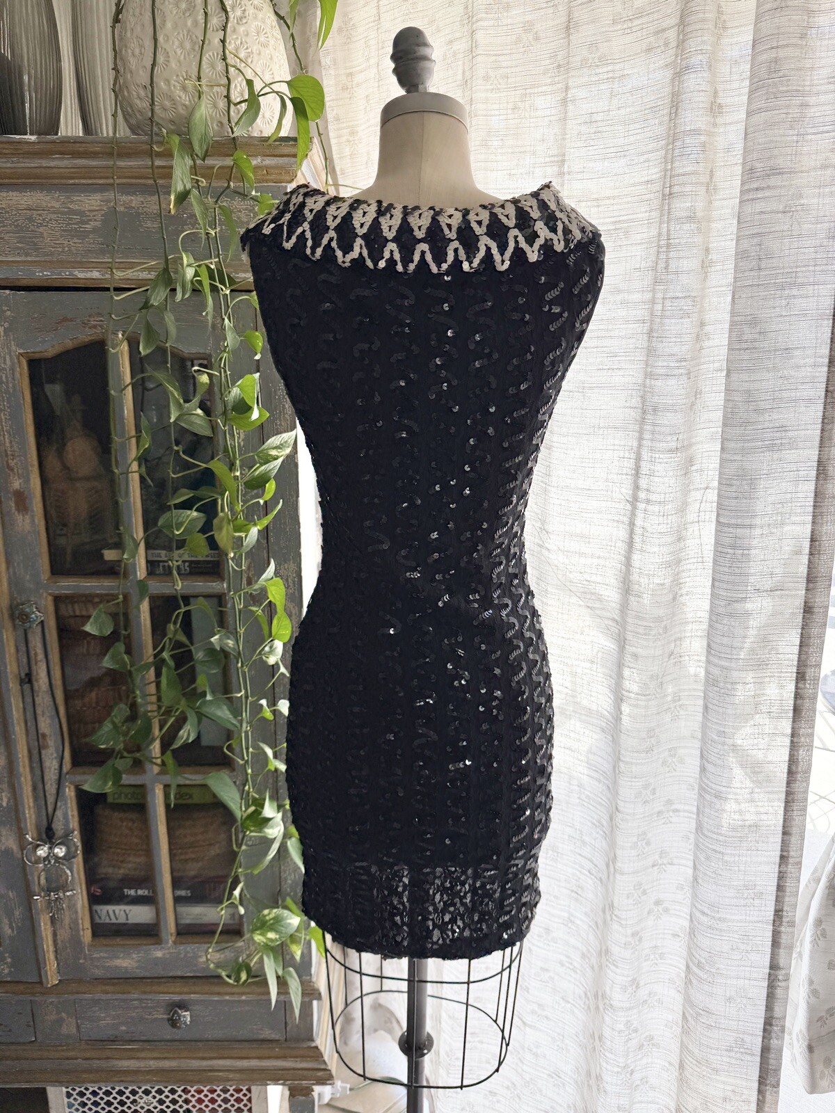 Vintage 80&rsquo;s a la Carte Black ZigZag Sequin Dress Collared Size M Stretchy Lace