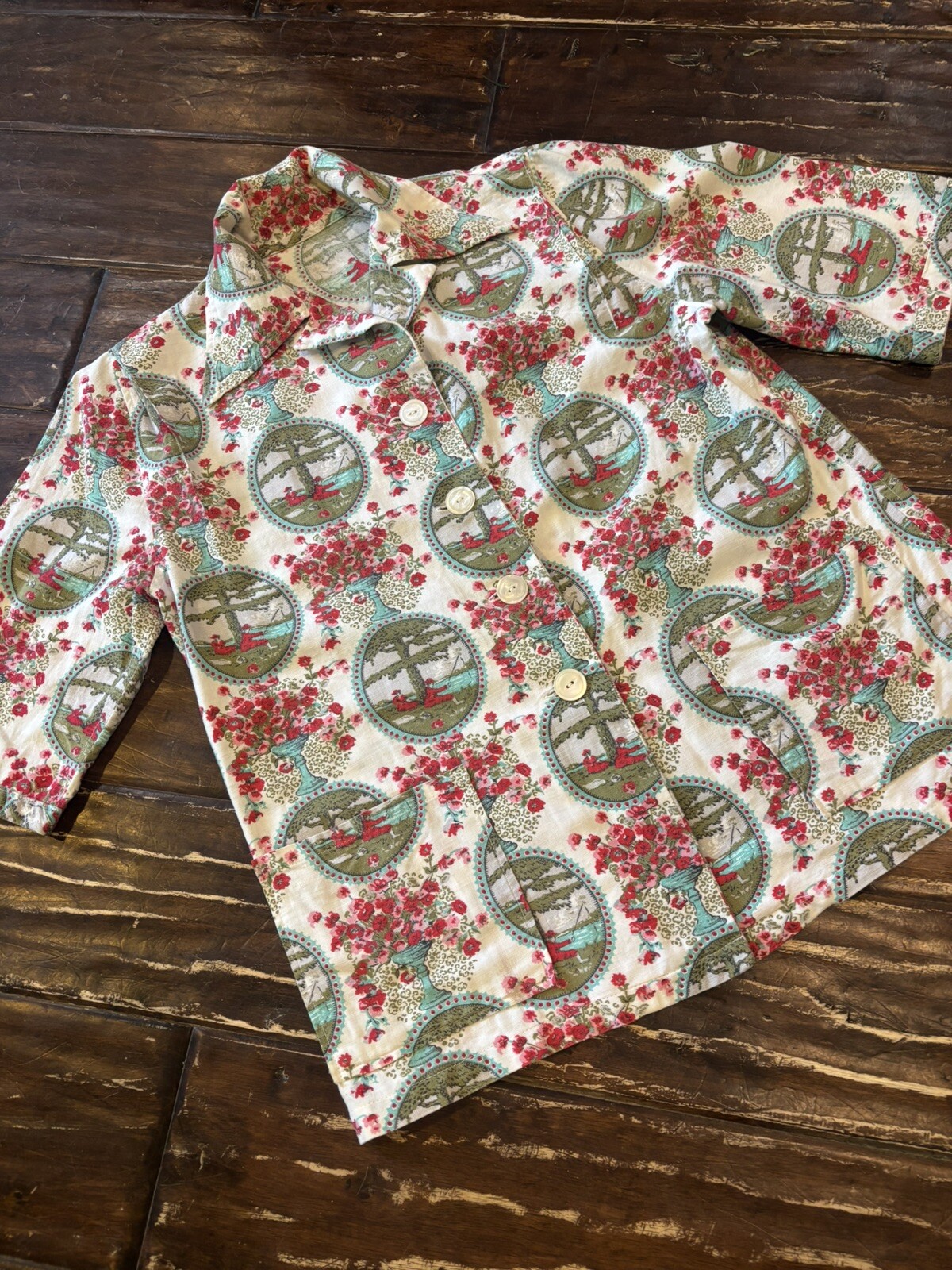 Vintage 1940S Cotton Dagger Collar Smock Mother Of Pearl Buttons Novelty Print