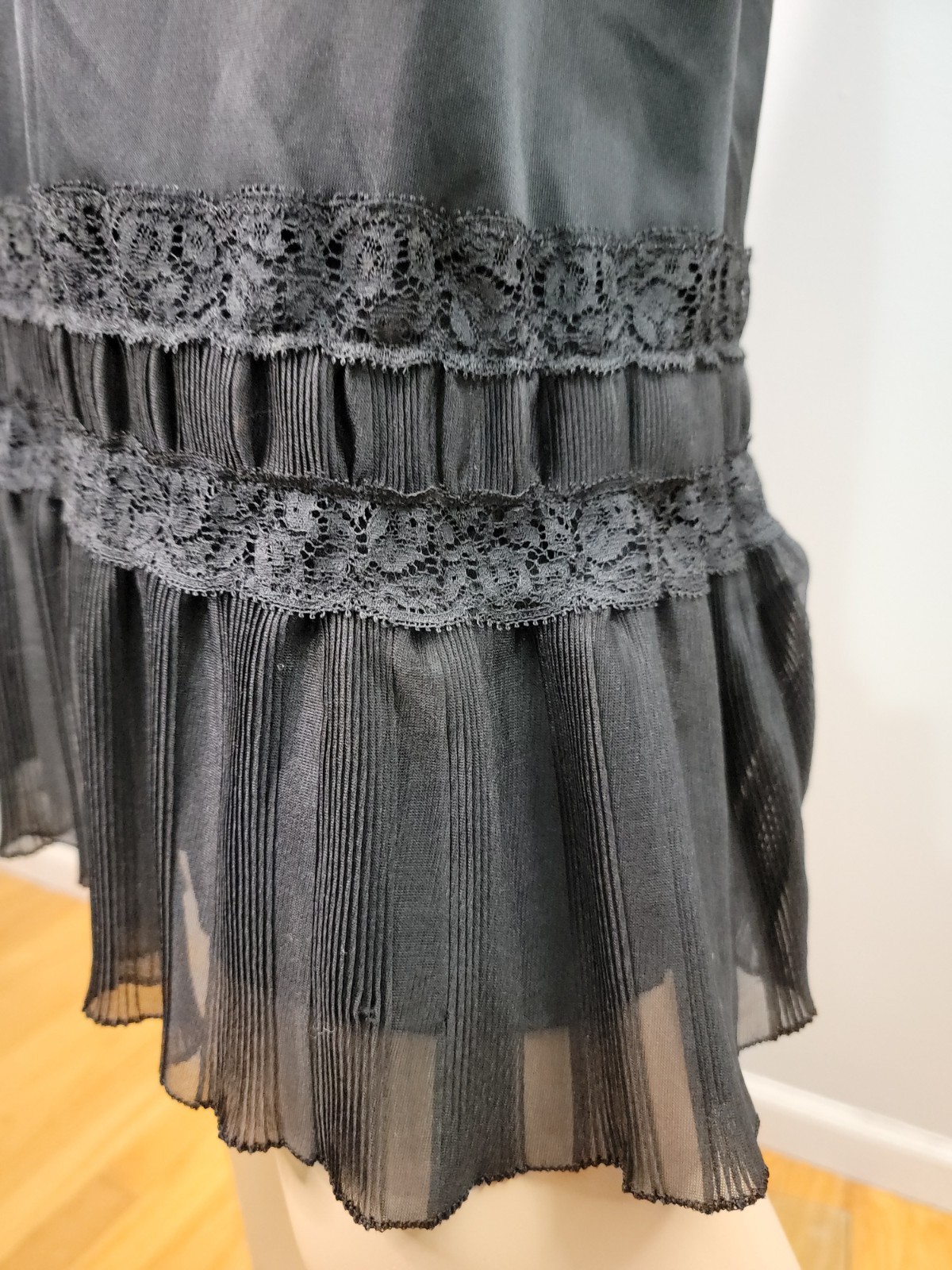 Vintage Charmode Tricot Nylon Black Pleated Lace/Pleat Detail Full Slip Size 34