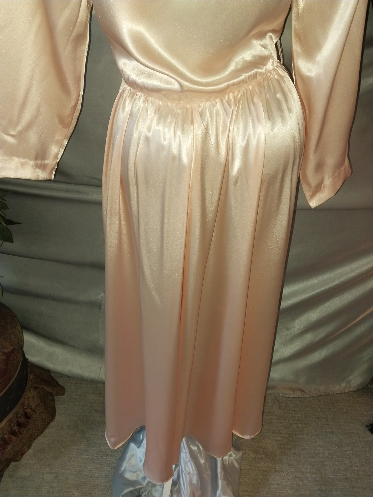 Vtg SATIN IMPORTED PEACH PINK COWL CASCADE 350&Prime; GRAND SWEEP FLARE MAXI DRESS L42