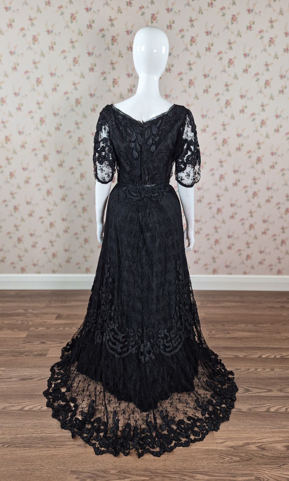1890s Victorian Dress, Black Silk Lace Mourning Gown « Museum Deaccession » Sz M/L