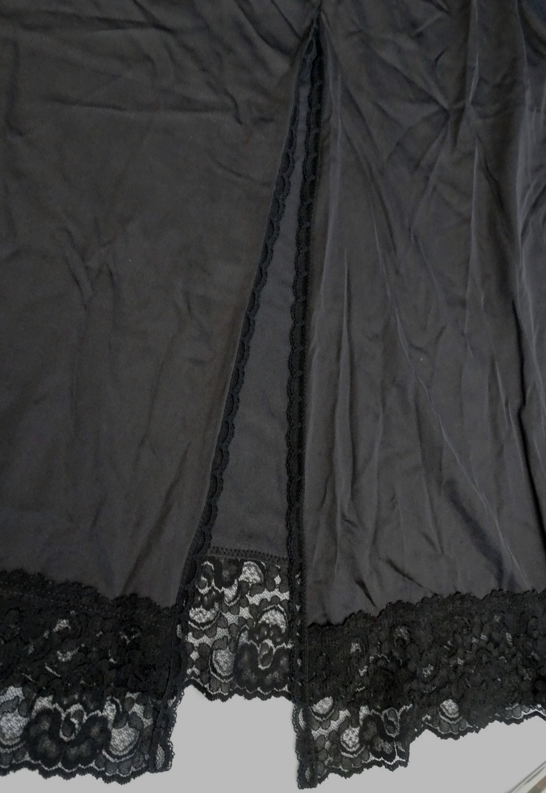 Vintage Sears 30&Prime; Long Half Slip Large Black Chantilly Lace Nylon Slit Lingerie