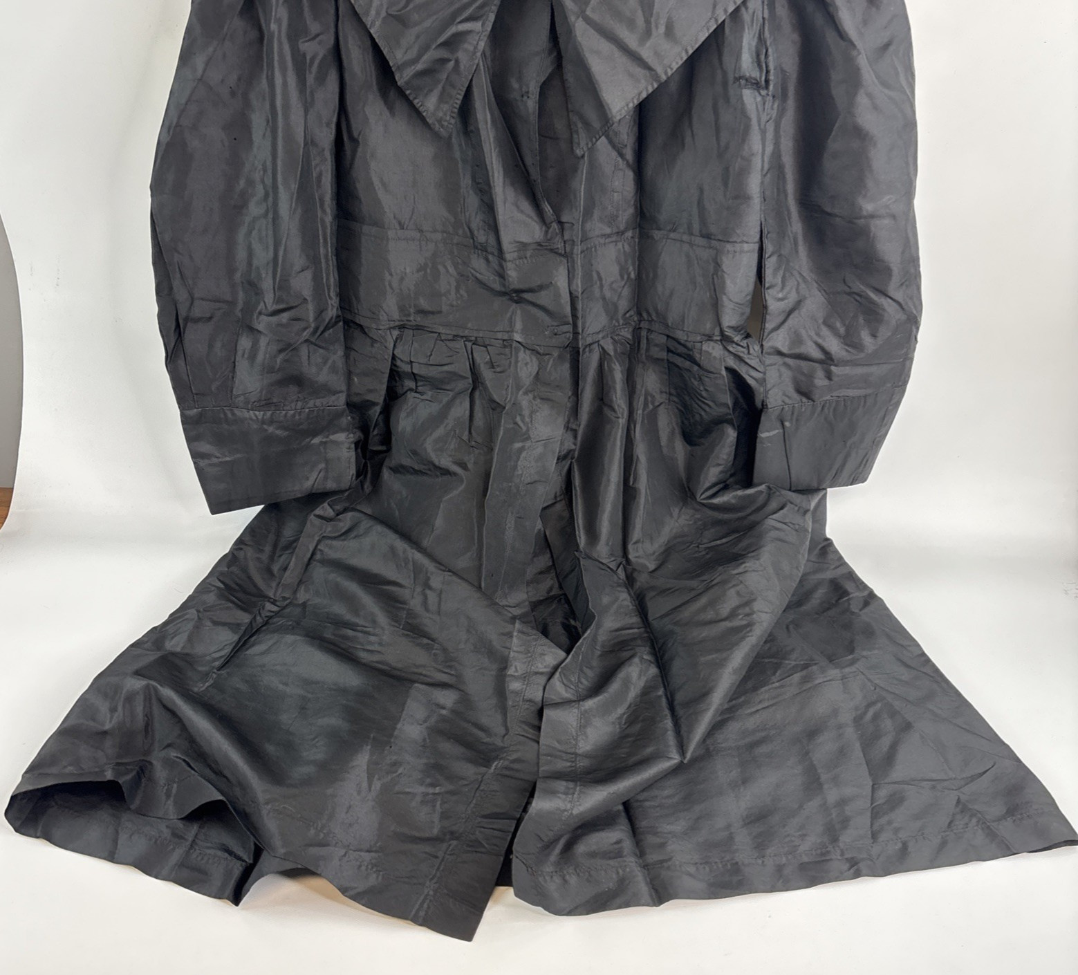 1800&rsquo;s Antique Victorian Ladies Black Silk Taffeta Mourning Coat w/ Large Collar
