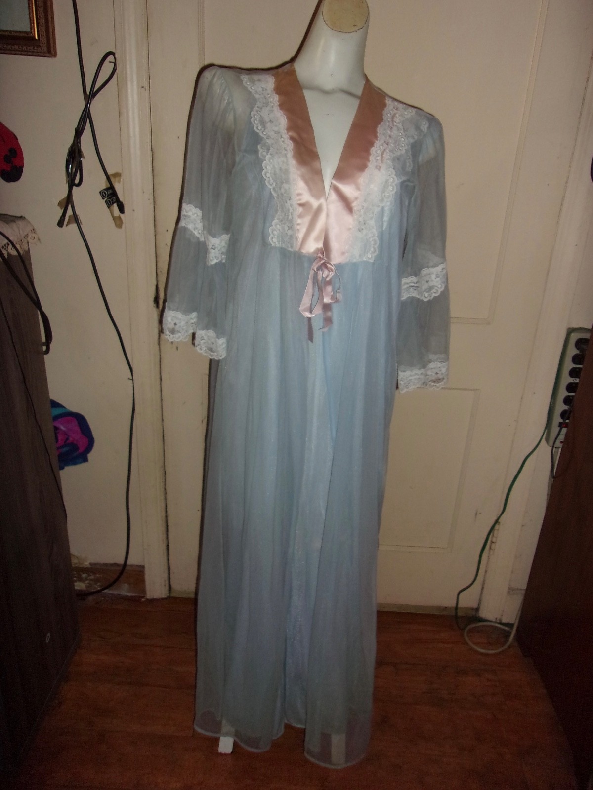 VTG. Peignoir Set Long Blue Pink Satin New Large Rikki !960&rsquo;s White Flower Lace