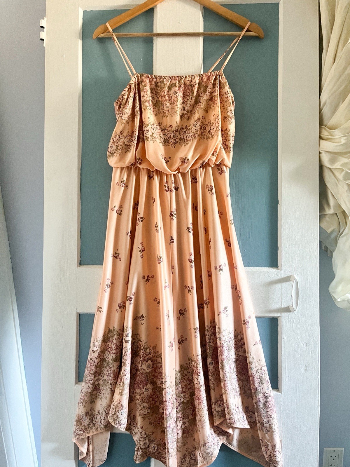 1970s Vintage Peach Floral Sundress Flutter Hem Spaghetti strap boho