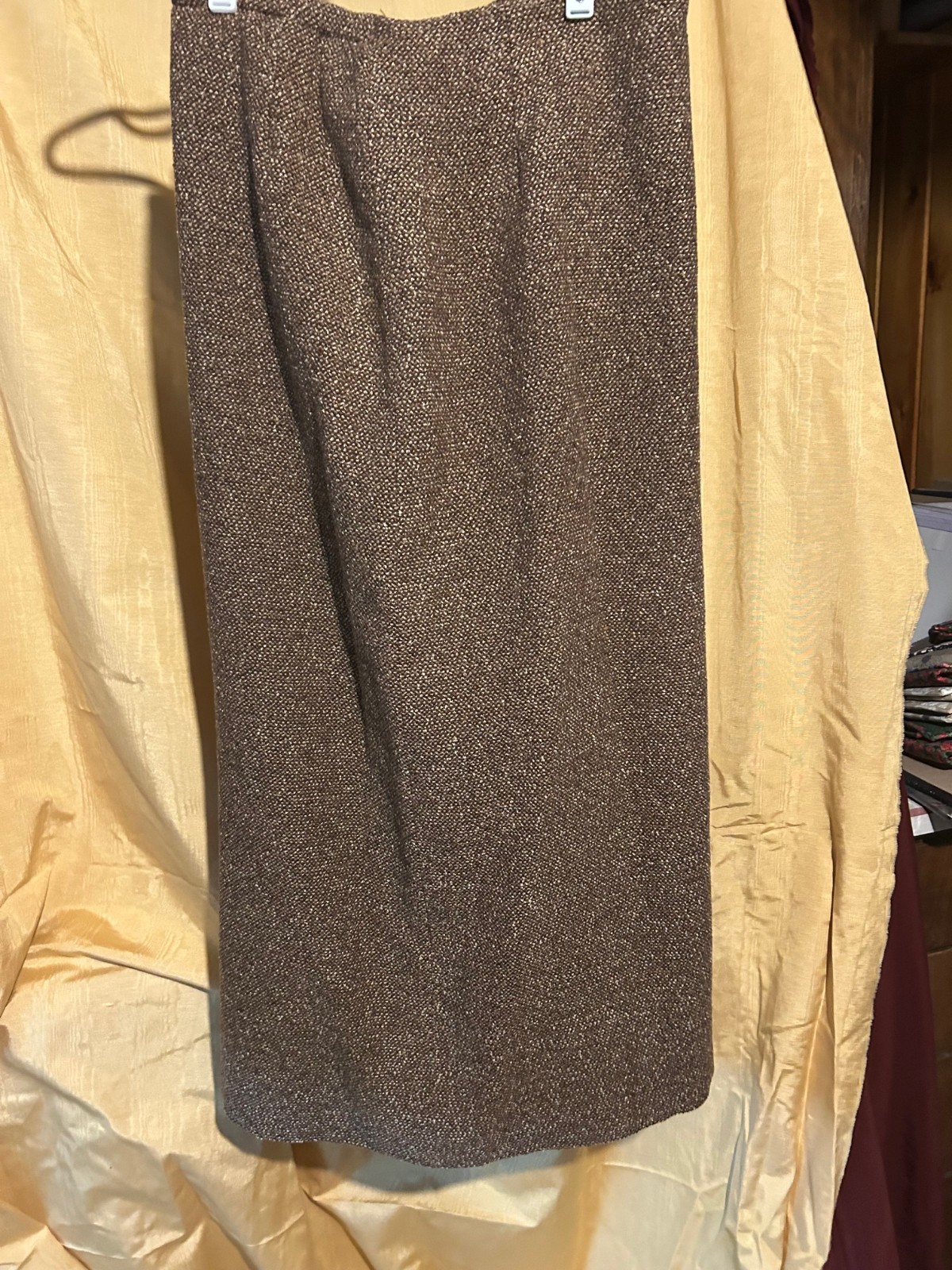 Vintage Orvis woman&rsquo;s Tweed Suit brown sz S shoulder 13in skirt lengt
