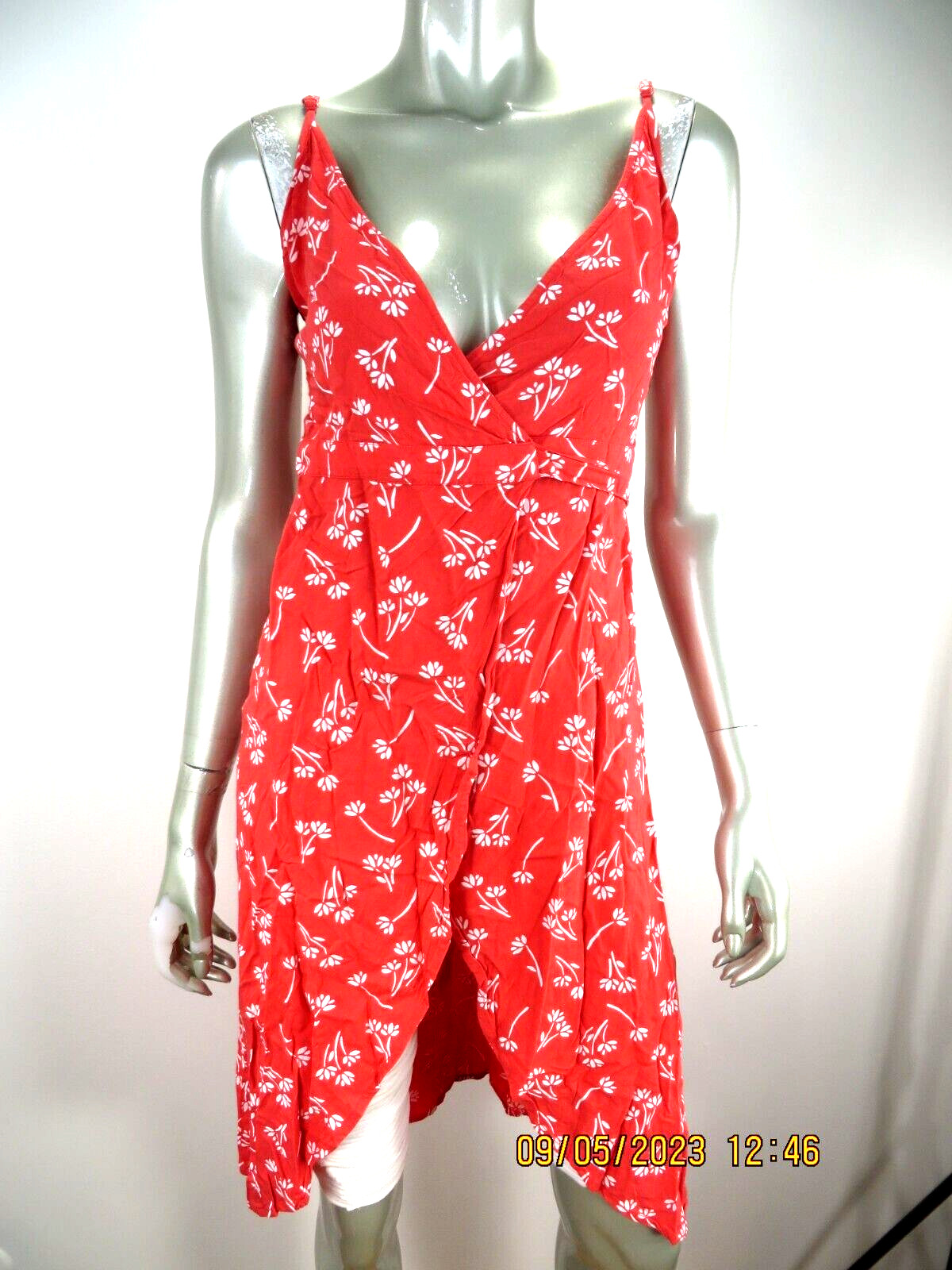 AERIE SZ XS 100% Rayon Made India Candy Pink White Flowers Wrap Cover Up Dress
