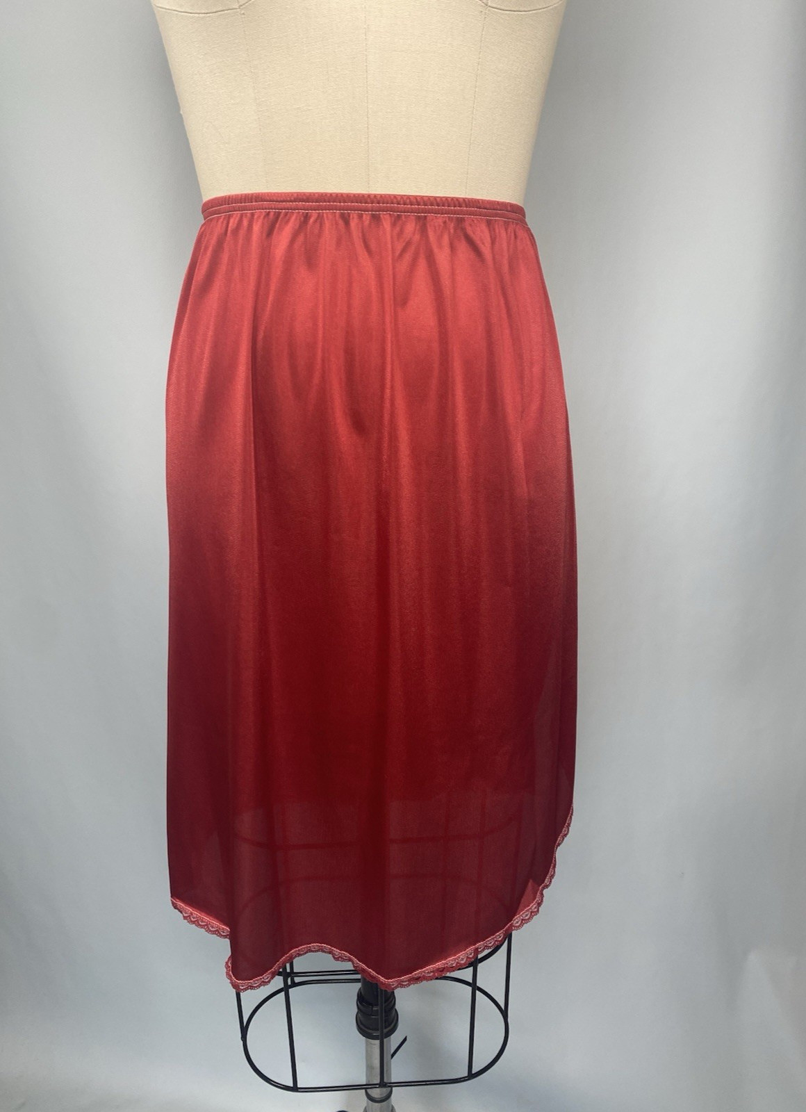 Vintage Half Slip SIZE SMALL long length 22&Prime; classic red nylon VASSARETTE