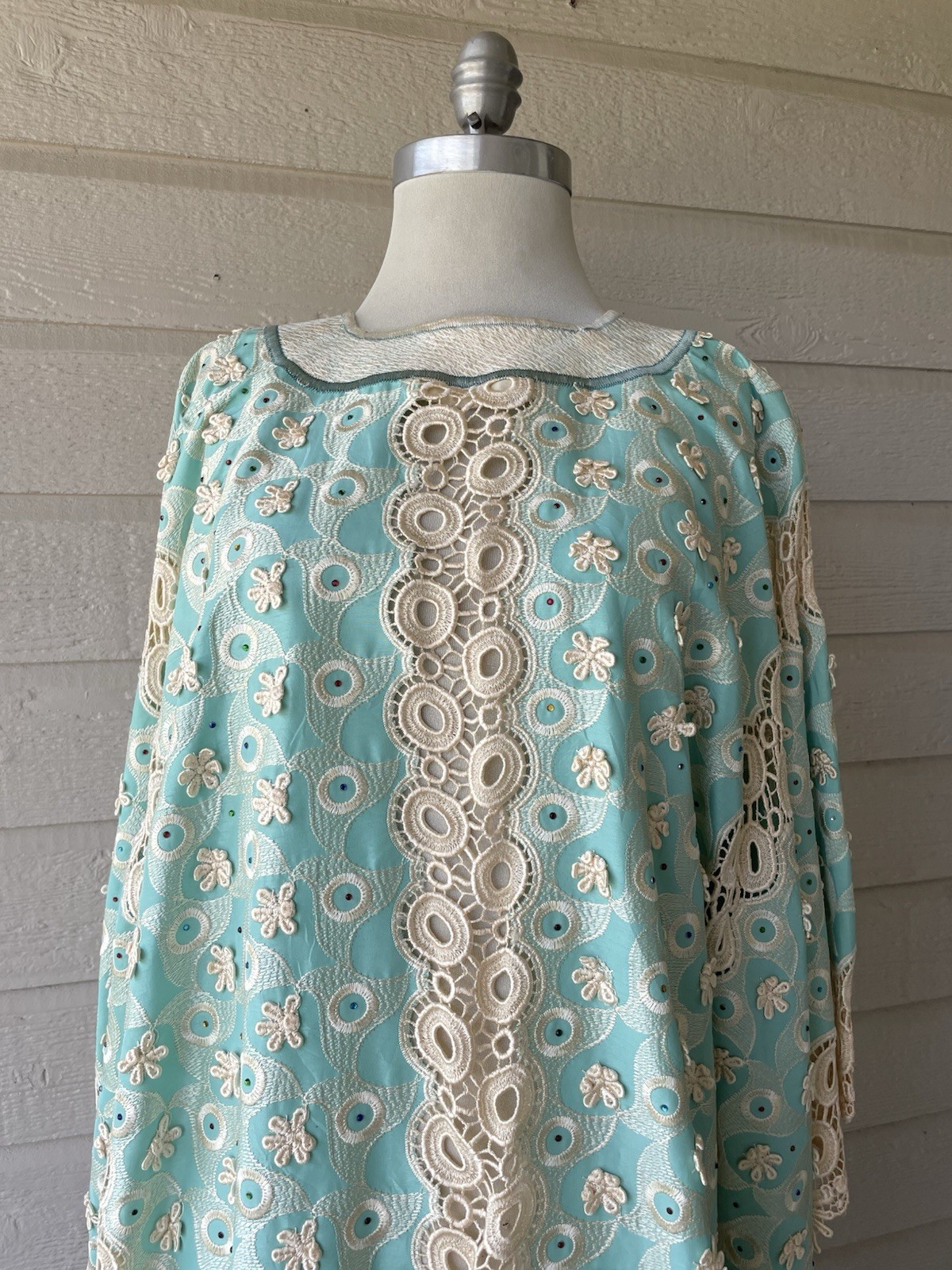 Vintage 1970s Teal Woman’s Floral Embroidery Bedazzled Caftan Dress – Unbranded