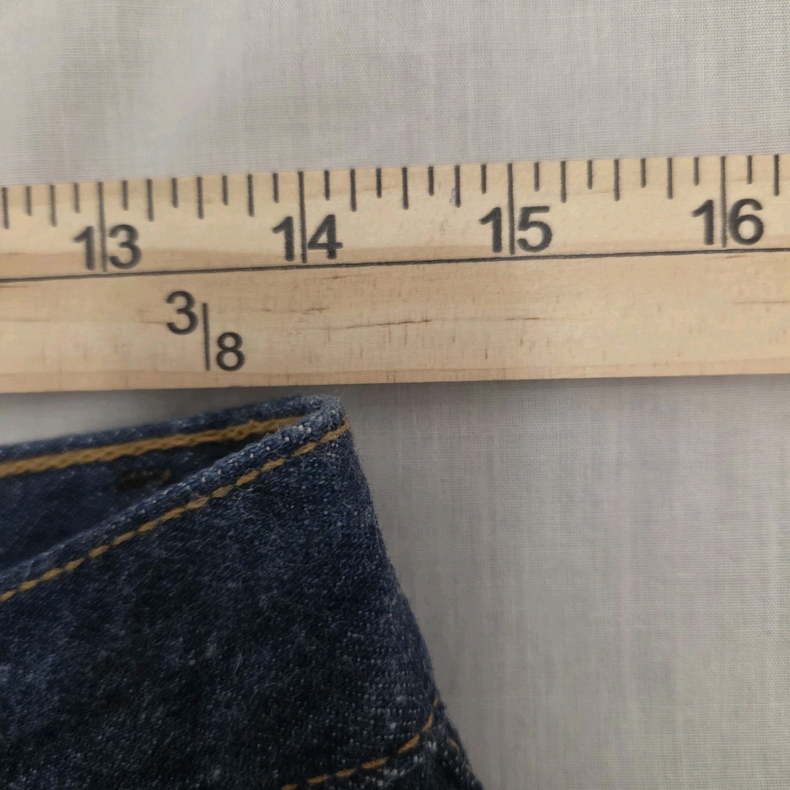 Vintage 80s/90s Levi’s 501 Button Fly Medium Wash Jeans Women’s 13 Made in USA