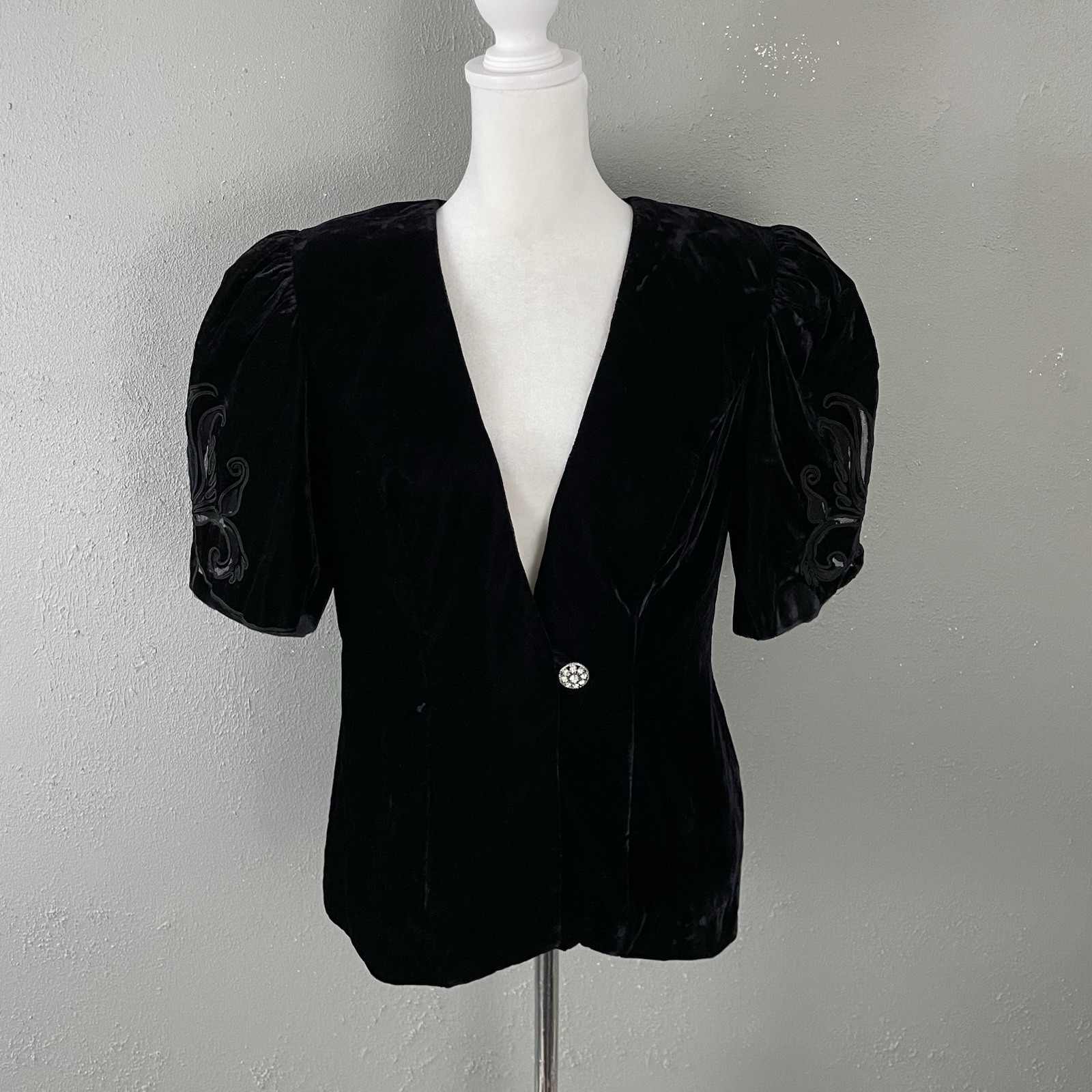 Vintage 1980s Lori Max Black Velvet Top Size 8 Lace Puff Sleeve Formal Topper