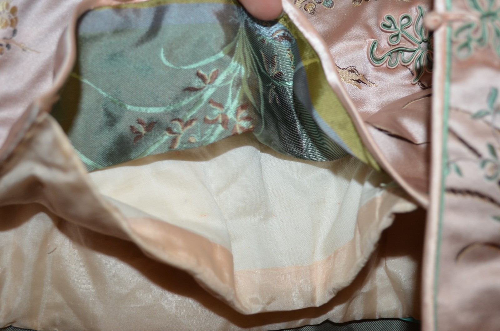 Vintage-Style Pink Satin Quilted Jacket – Floral Embroidery – Oriental Design
