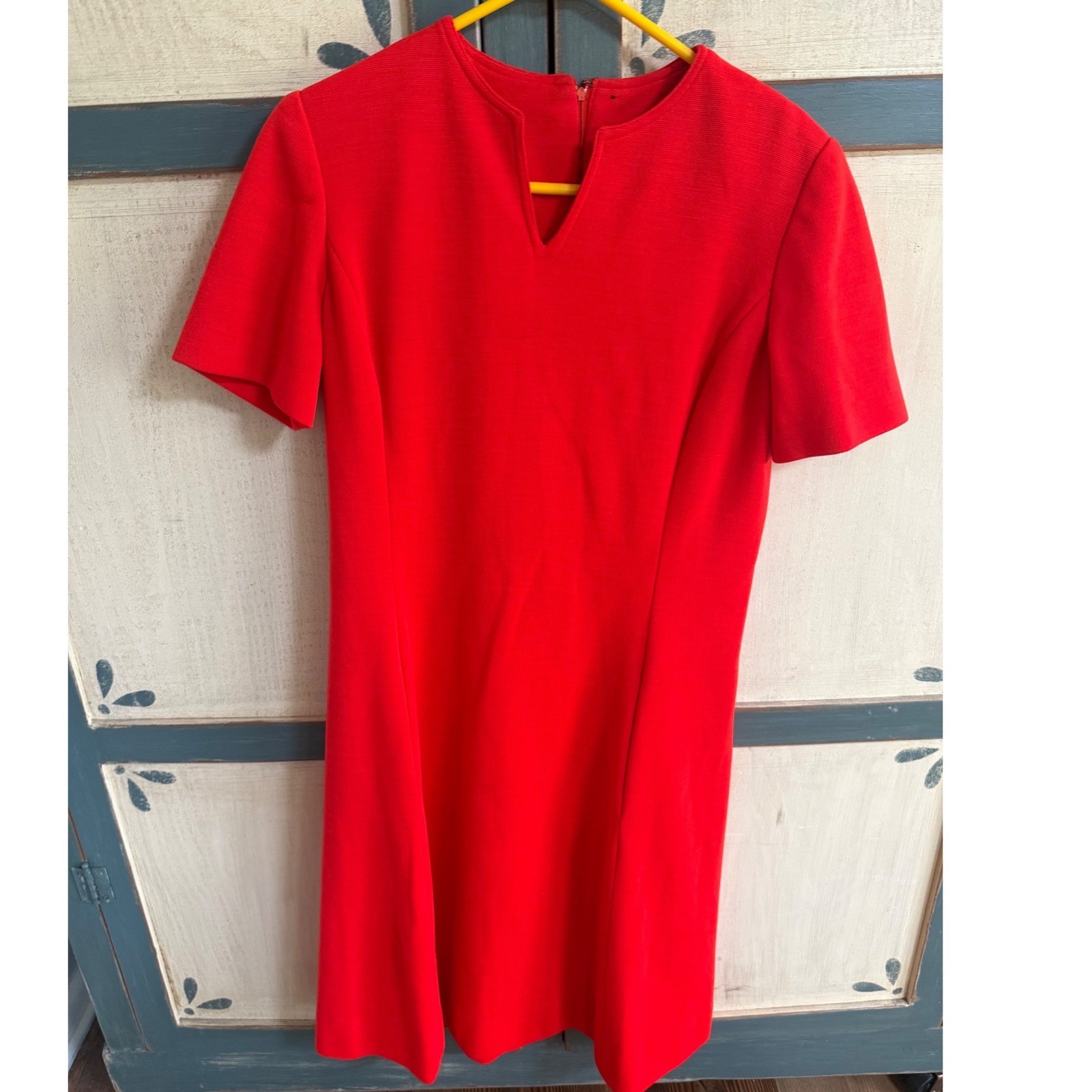 Vintage Red Short Sleeve Shift Dress Notched V-Neck Double Knit Mod Pockets M
