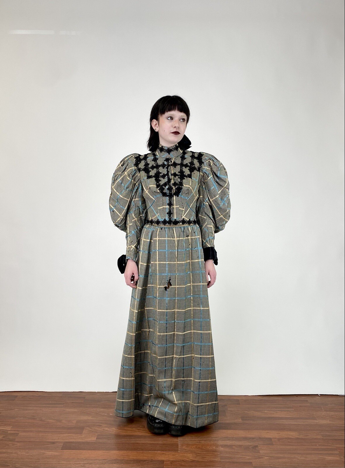 1880s plaid wool Antique Victorian bodice skirt, dress Details Balloon Sleeves