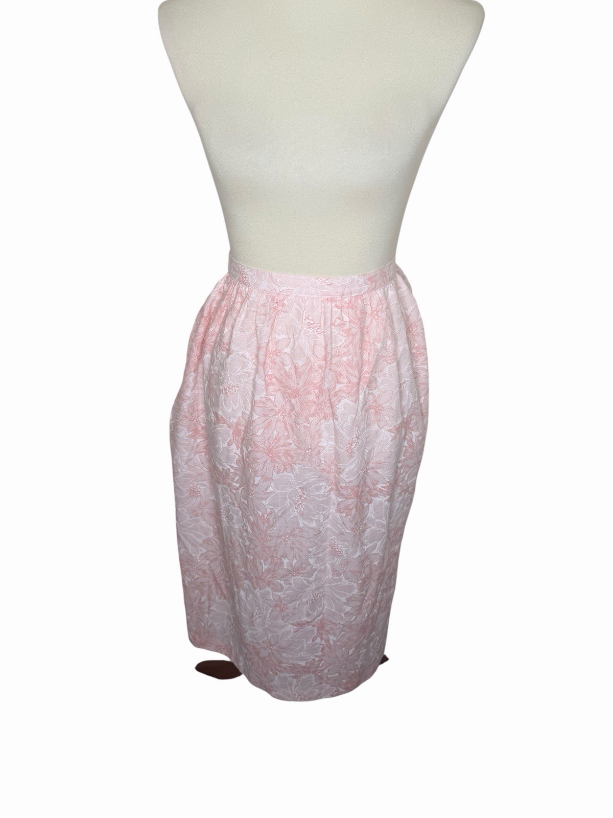 Vintage 80s Pink Skirt With White And Pink Floral Pattern. Size 16