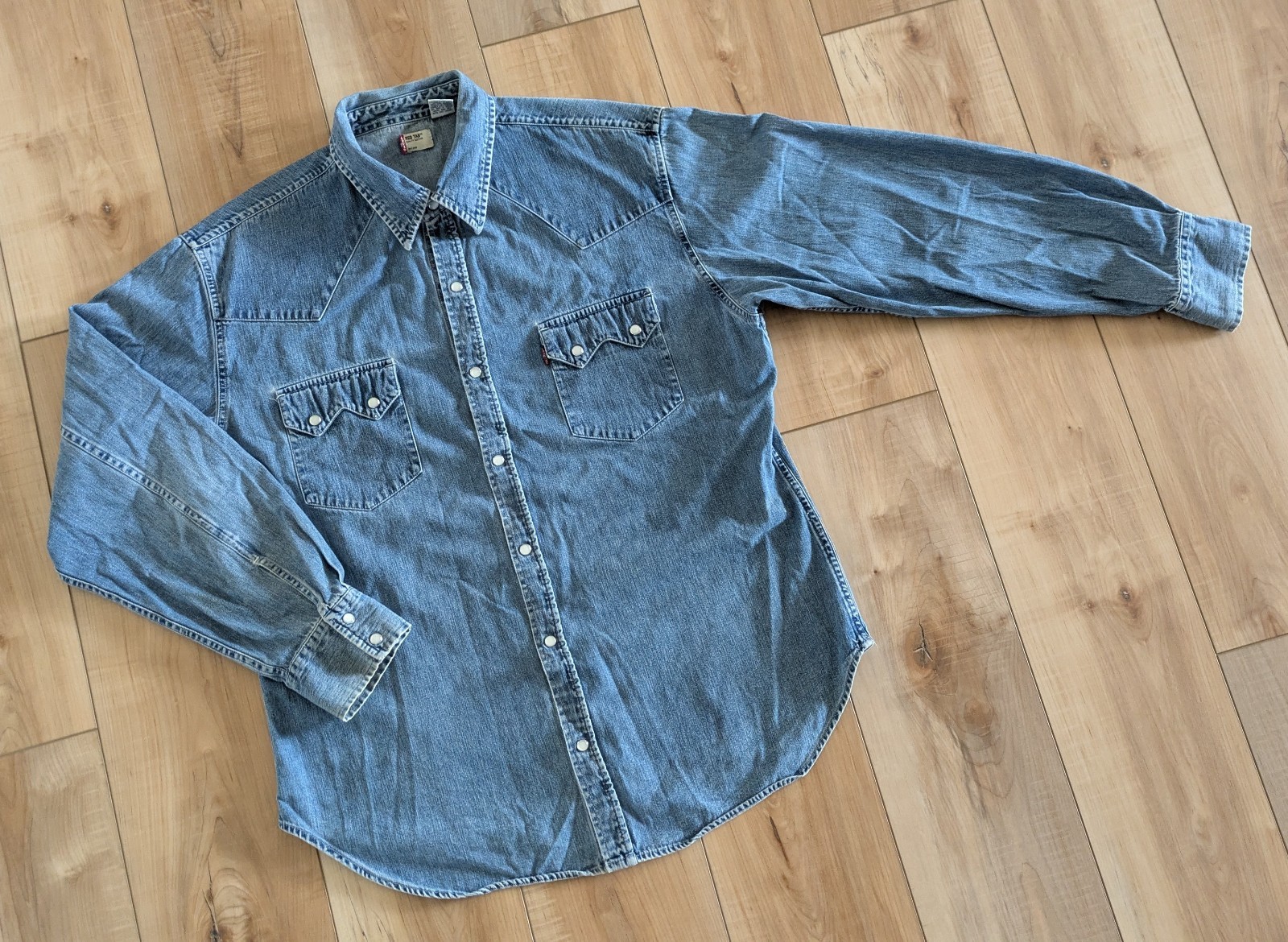 VINTAGE Levi&rsquo;s RED TAB Western Blue Denim Pearl Snap Shirt Men&rsquo;s XL X-Large