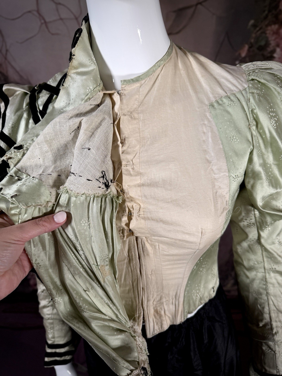1890s Rare “Damask Green” Silk Victorian Dress, 2pc Bodice & Skirt Set Sz 4/6
