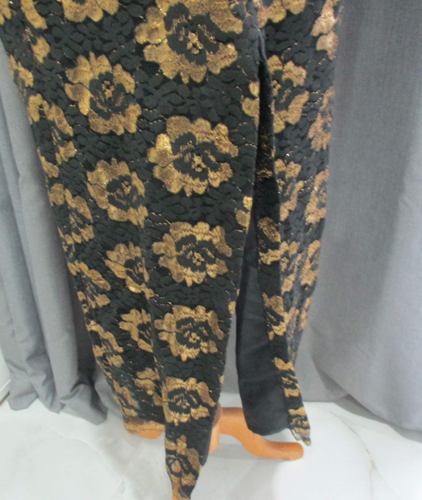 GORGEOUS VINTAGE DRESS 100% POLYESTER IN FLORAL LACE PRINT BLACK & GOLD X-LARGE!