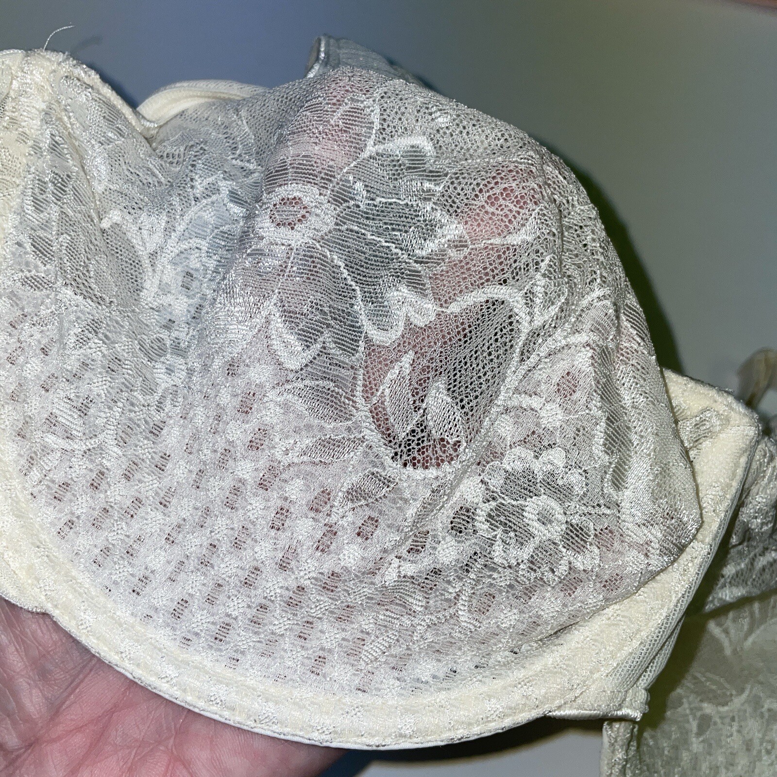Vintage Olga Full Figure Underwire Bra size 40DD Ivory #35006 Lace Mesh