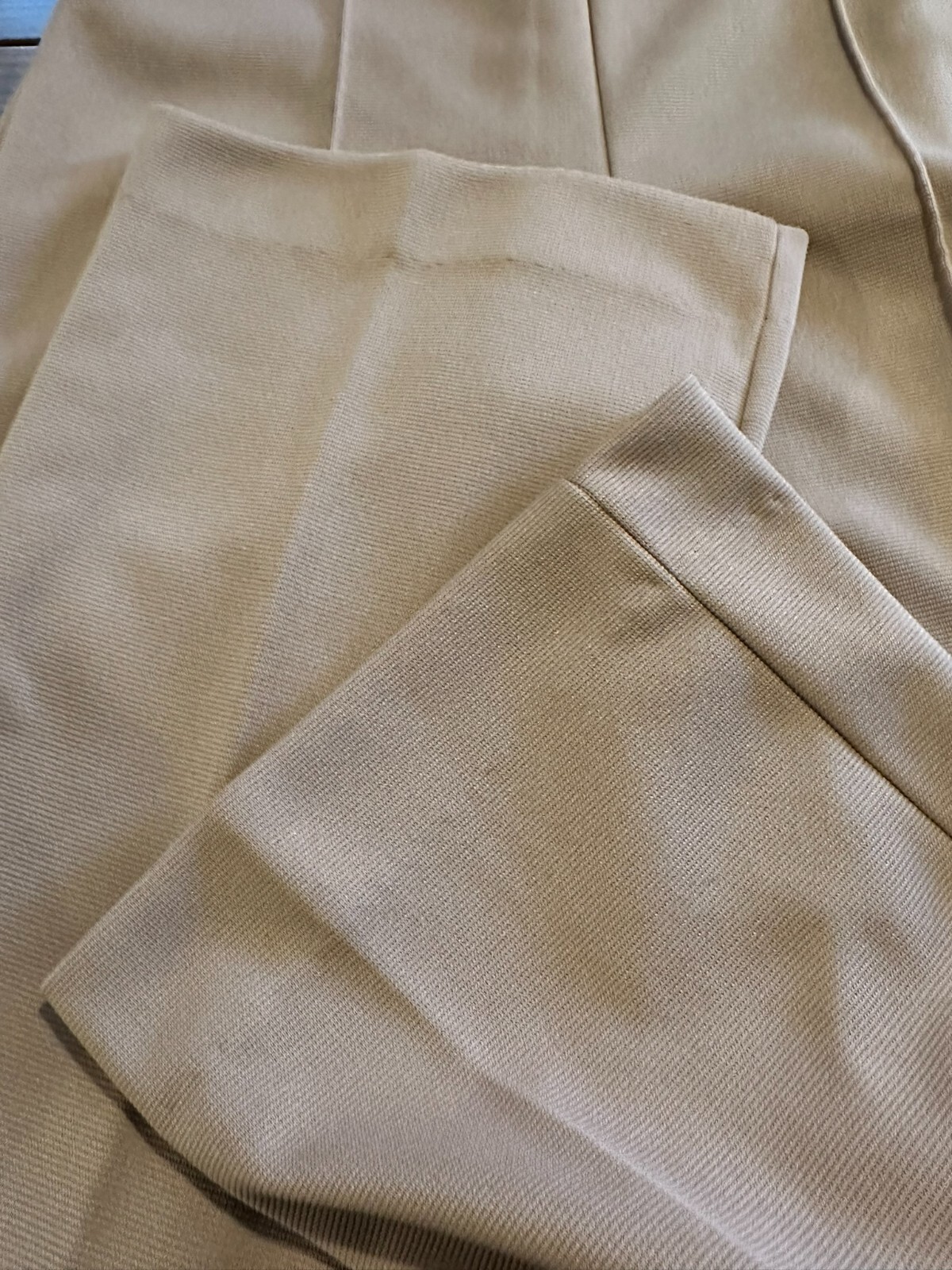 Vintage 1980&rsquo;s Women&rsquo;s Beige Pleated Polyester Blend Pants w/11&Prime; bottoms! 30×28