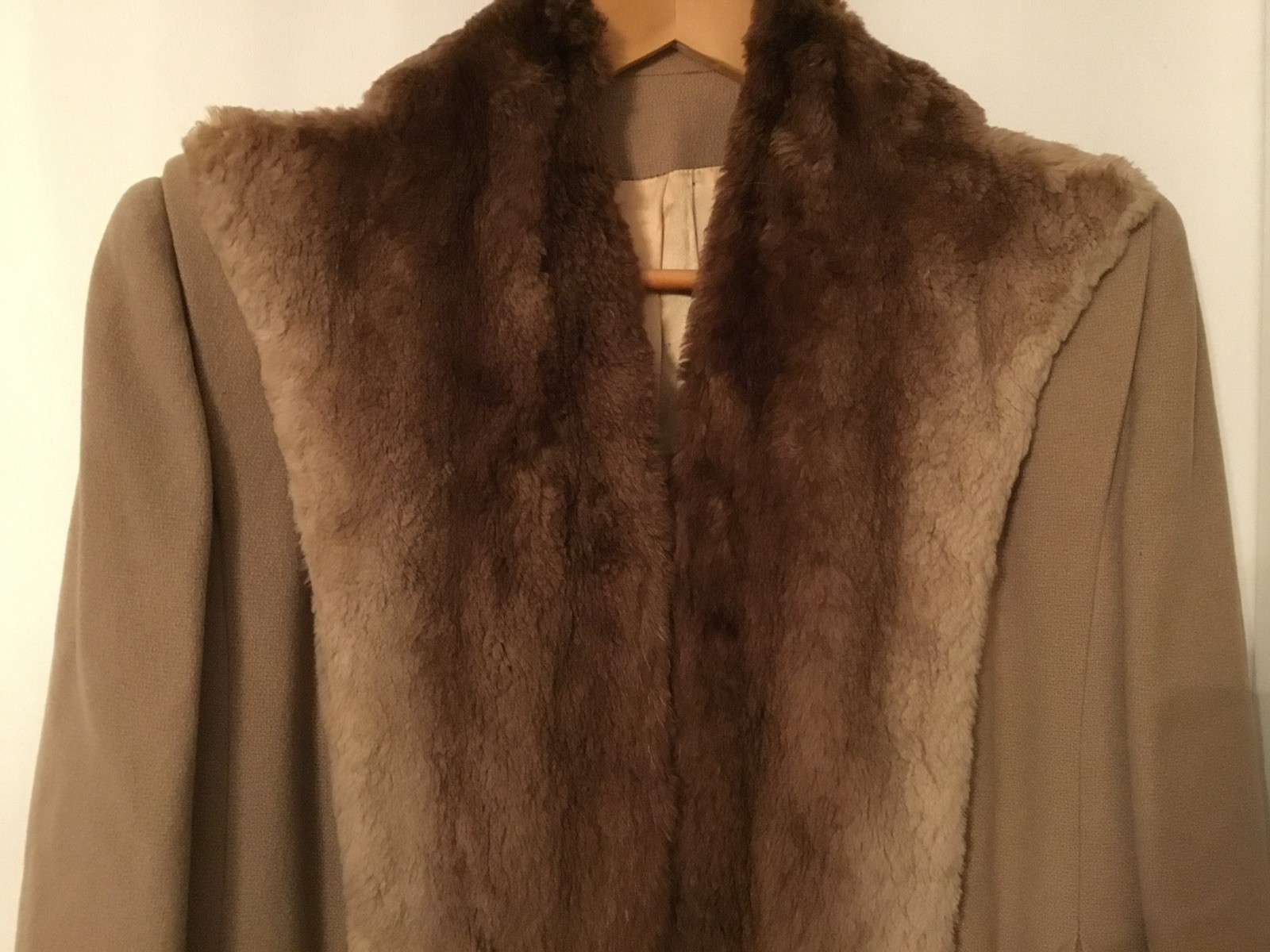 Women&rsquo;s M/P Vintage Wool, Mid Length Coat w/Sheared Beaver Collar,Satin Lining