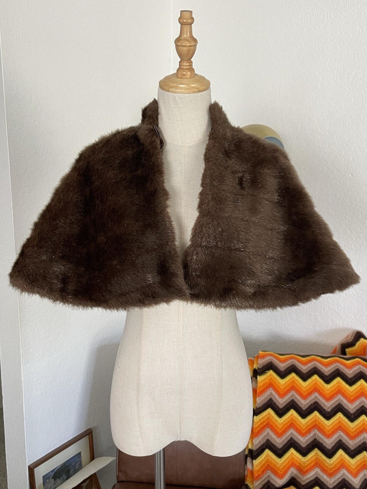 Vintage Glam Luxurious Classic Fur Bow Cape Brown