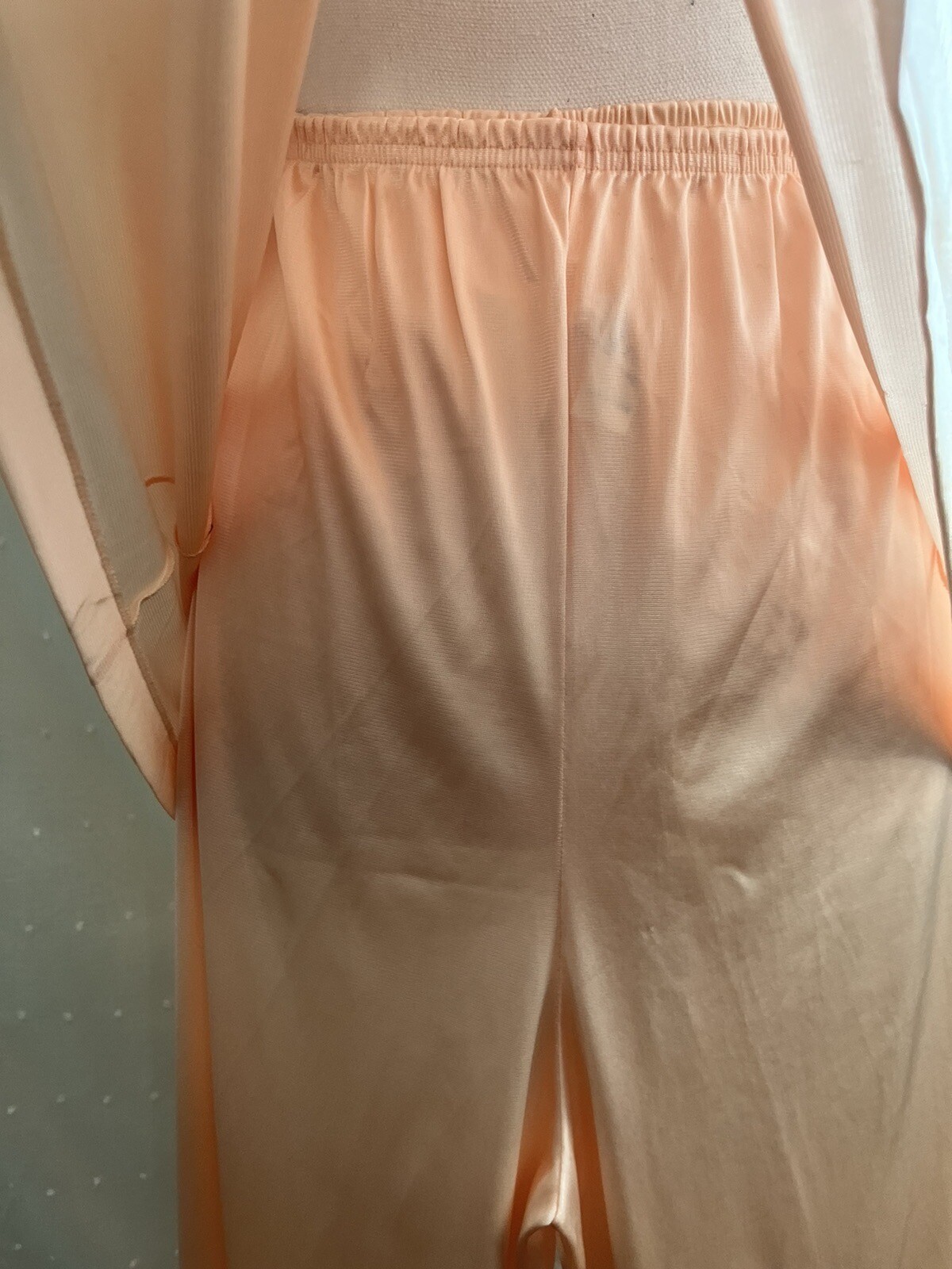 🌻Vintage Vanity Fair Light Peach Two Piece Nylon Pajama Set Size Medium NWT
