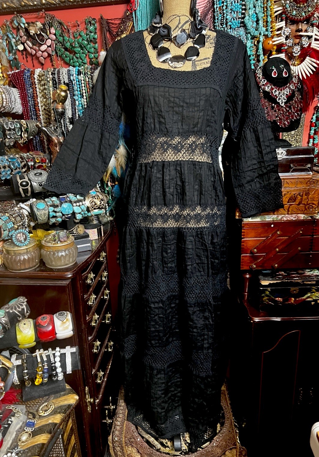 GORGEOUS VINTAGE MEXICAN BLACK PINTUCK WITH LACE TRIM WEDDING DRESS SIZE M