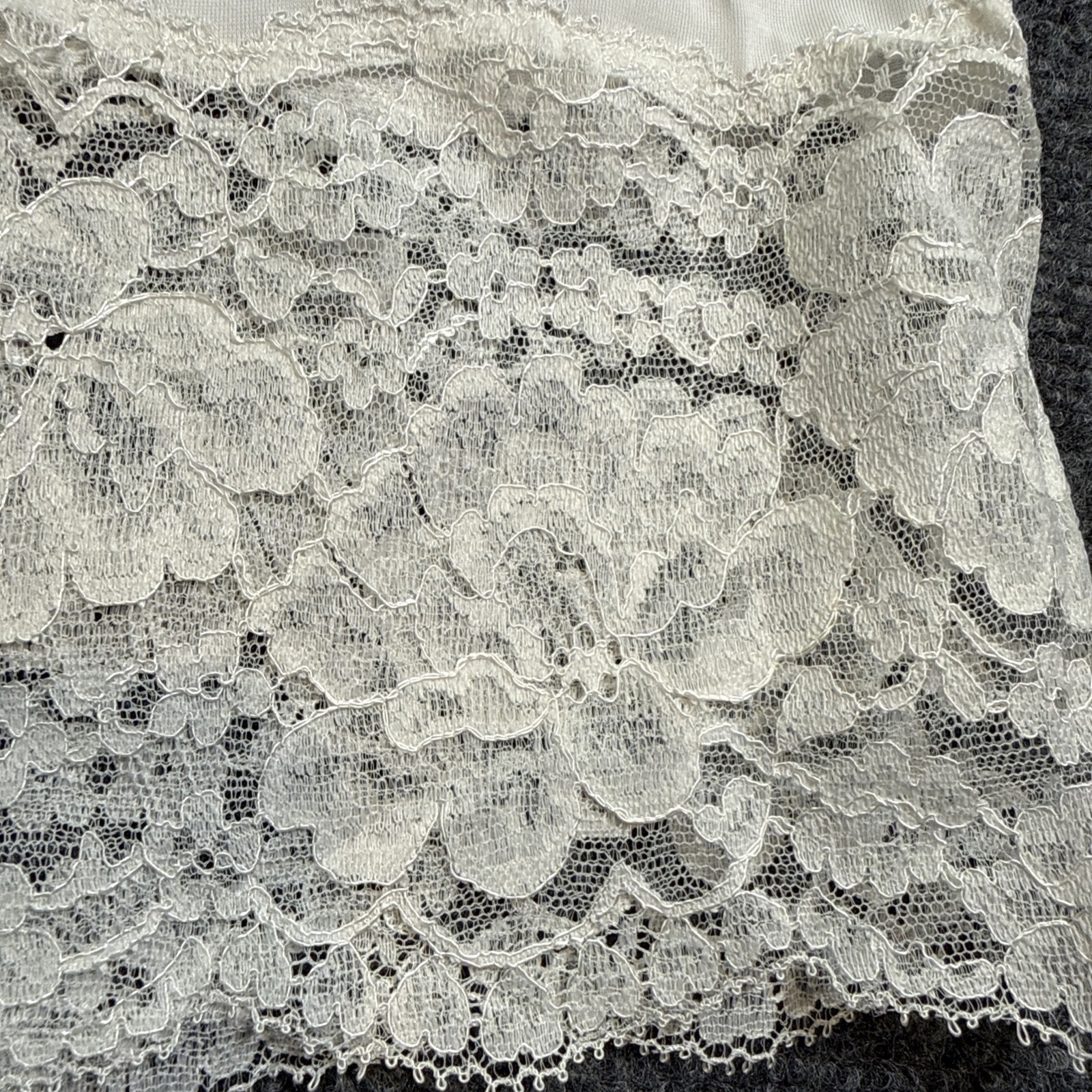 Vintage Lace Trim Pembrooke 36R 1960/70&rsquo;s Mid Century Slip Coquette White Nylon