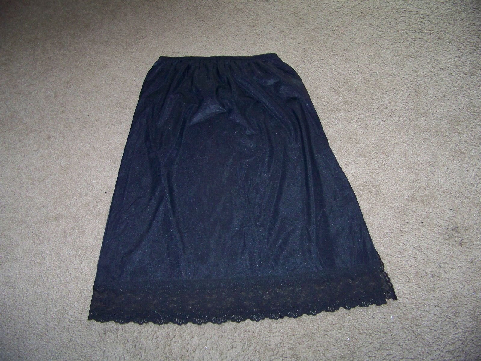 VTG BLACK HALF SLIP SZ SMALL 25&Prime; MADE IN THE USA NYLON W/LACE #721 CLEAN NICE!